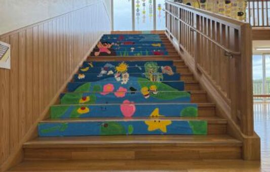図工の作品で心が温かくなる、さくら小学校の展示が公開中！